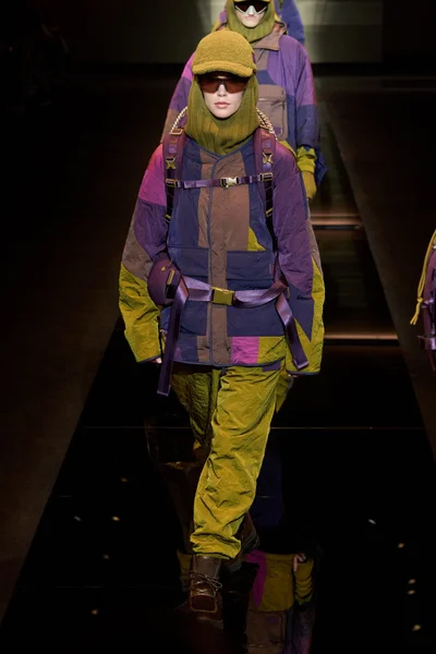 Look 10